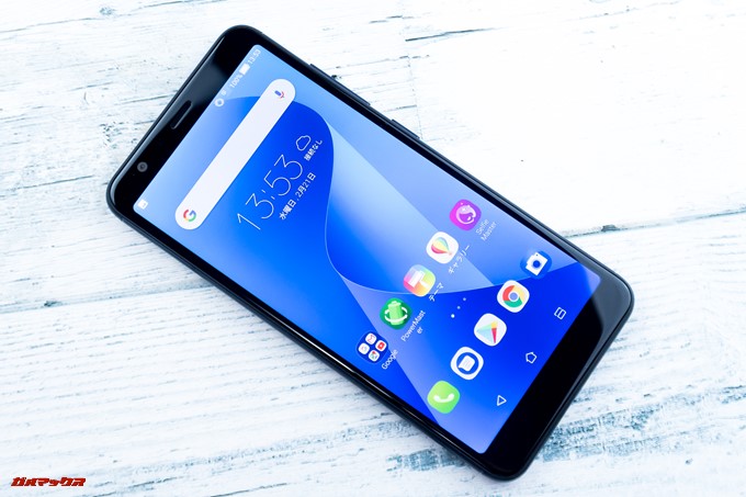 ZenFone Max Plus (M1)のナビゲーションキーは画面に表示されるのでベゼル部分はスッキリしている印象