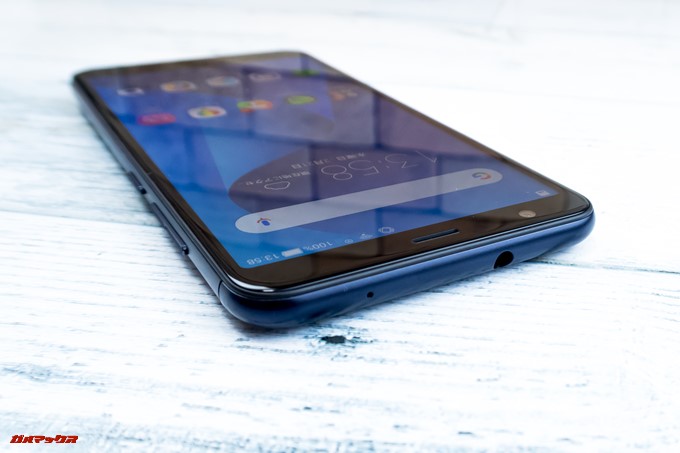 ZenFone Max Plus (M1)は有線イヤホンが利用できるイヤホンジャックが備わっています。