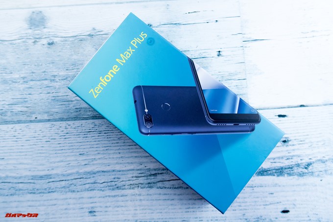 ZenFone Max Plus (M1)は簡易的なパッケージとなっています