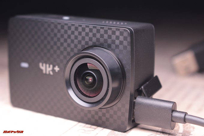 yi 4K+はUSB Type-C接続で充電可能です