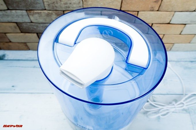 TENKERの加湿器は噴出口がくるくる回って任意の方向にミストを出せます。