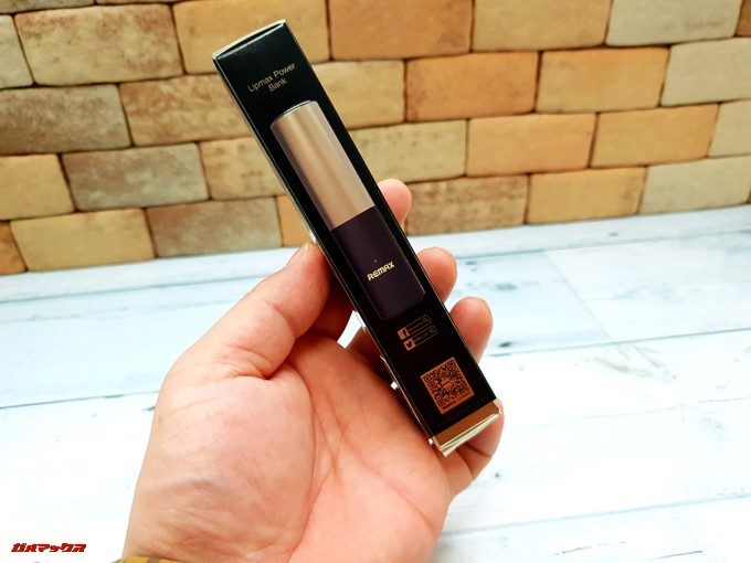 LIP-MAXの外箱は美しいパッケージで気品が漂う