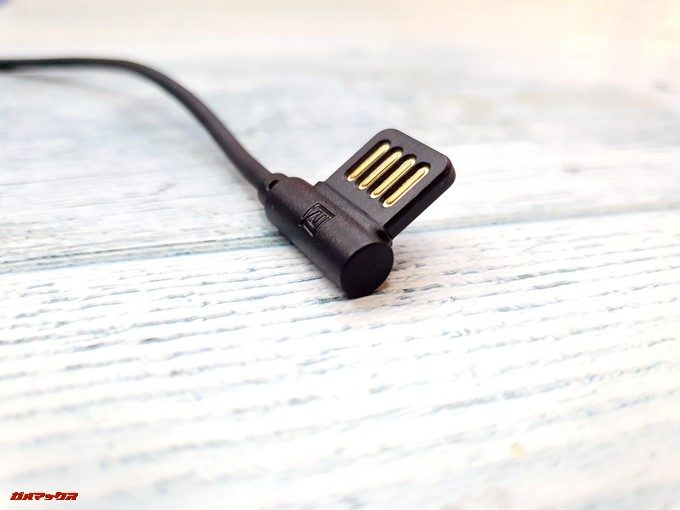 REMAX RAYEN USB-Cデータケーブルの先端は見慣れない形状です。