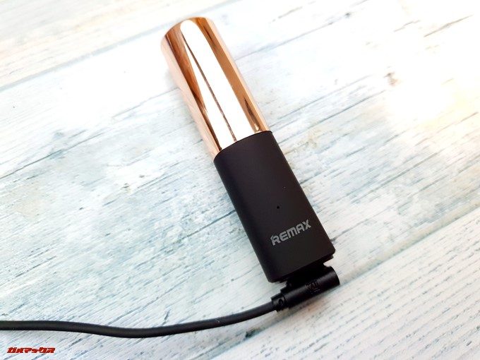 REMAX RAYEN USB-Cデータケーブルは端子の向きに関係なく挿し込めます。