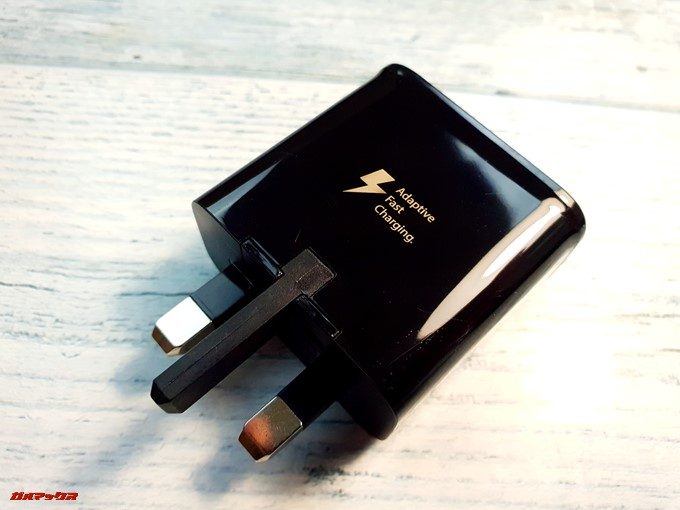 Galaxy S9とGalaxy S9+に付属している充電器は日本で利用できない形状です。