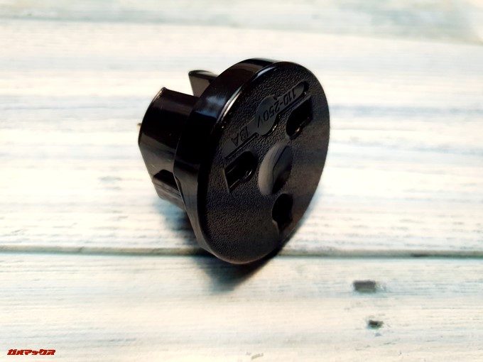 Galaxy S9とGalaxy S9+に付属している充電器を利用する為の変換アダプターを運良く発見しました。