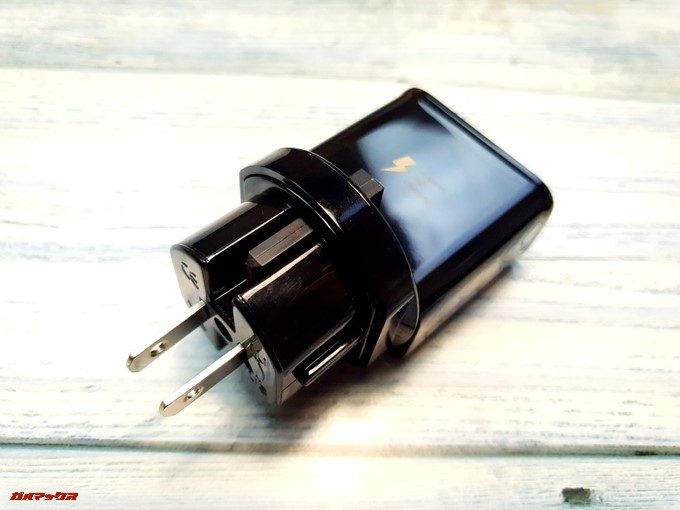 変換アダプターを利用すると急速充電の恩恵が得られる状態で利用できます。おすすめ!