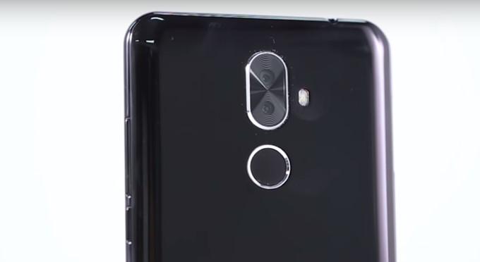 CUBOT X18 Plusの背面にはダブルレンズカメラとタッチ式指紋認証ユニットが備わっています。