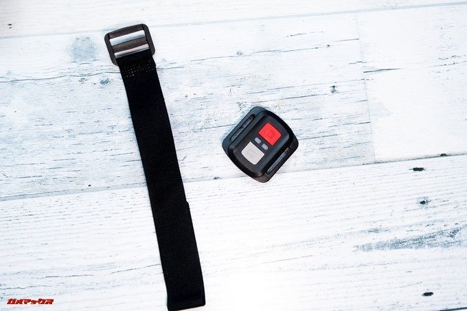 DBPOWER 4K 620Cには遠隔で操作出来る簡易リモコンが付属しています。