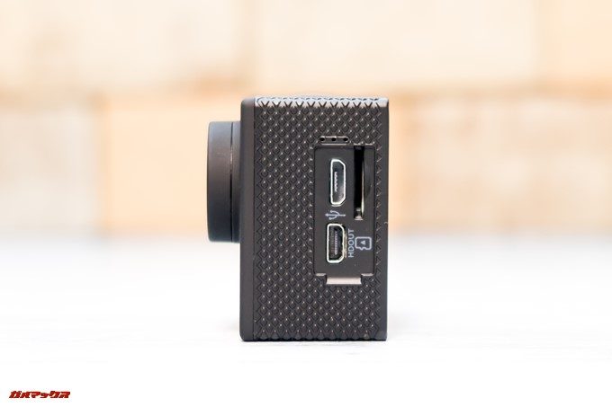 DBPOWER 4K 620Cの端子類はキャップなし。普段使いではとっても使いやすいです。