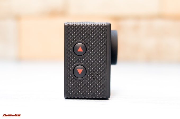 DBPOWER 4K 620Cの画面左側面には上下のカーソルキーが備わっています。