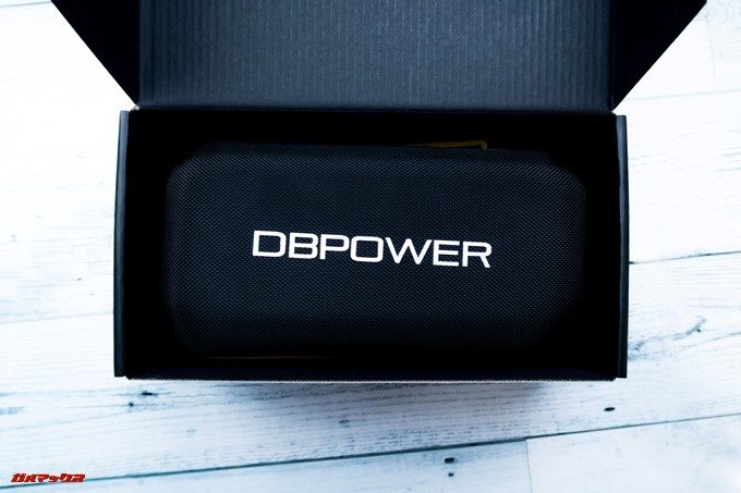 DBPOWER 4K 620C外箱を開けるとハードケースが出てきます。