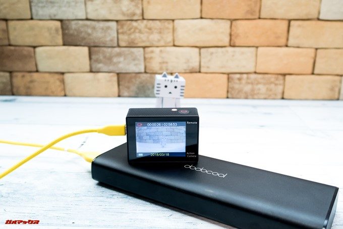 DBPOWER 4K 620Cは充電しながら録画できます。モバイルバッテリーでの充電にも対応してます。