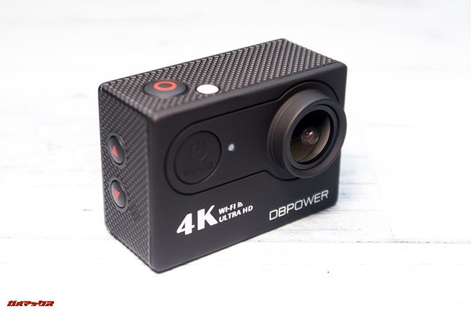 DBPOWER 4K 620Cの外観はプラスティック感満載の見た目です。安いので良しとしましょう。