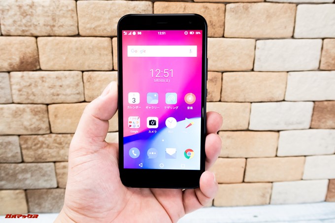 FREETEL Priori 5のディスプレイは5型でコンパクトなサイズ感。片手でも操作し易いです