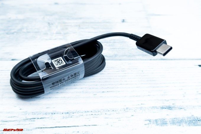 Galaxy S9とGalaxy S9の海外版は裏表関係なく差し込めるUSB Type-Cケーブルが入っています。