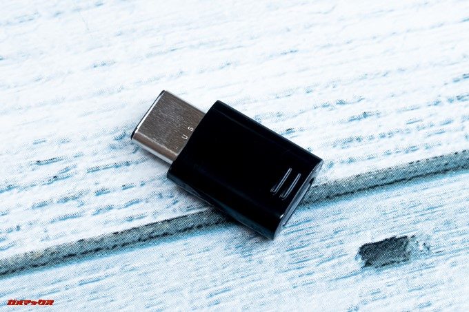 Galaxy S9とGalaxy S9の海外版にはMicroUSBケーブルも利用できるアタッチメントも付属しています。