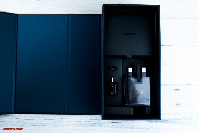 Galaxy S9とGalaxy S9の海外版はアクセサリーボックスが最下部に入っています。