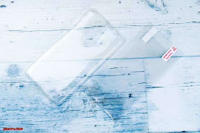 gooスマホ「g08」にはケースと保護フィルムが付属！