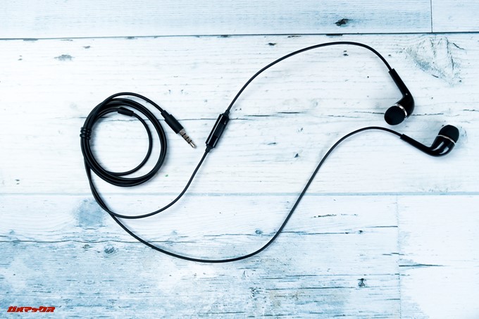 gooスマホ「g08」にはイヤホンマイクが付属します