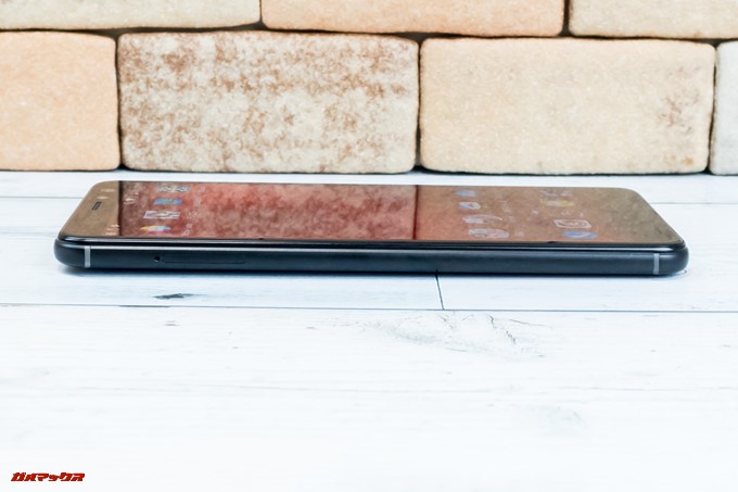 gooスマホ「g08」は薄型ですがカメラが出っ張っているのでケースなしだとガタガタします