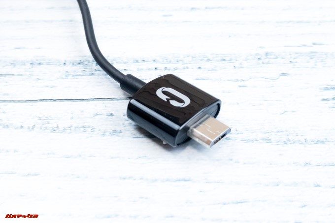 Scenes Lifelike SS-101の先端はユニット部に接続するためのMicroUSBとなっています。