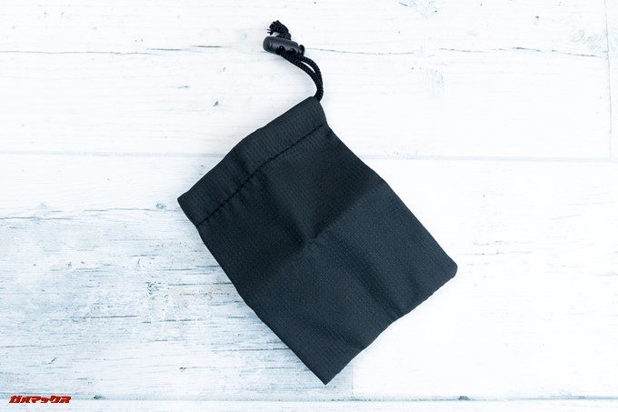 Scenes Lifelike SS-101にはポーチが付属しているので持ち運び時に破損を防いでくれます。