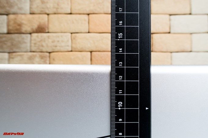 TerraMaster F2-220の高さは約130mm