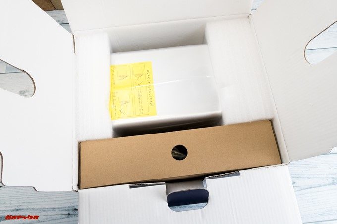 TerraMaster F2-220は丁寧な梱包なので輸送時の衝撃からもガッチリ守ってくれます。