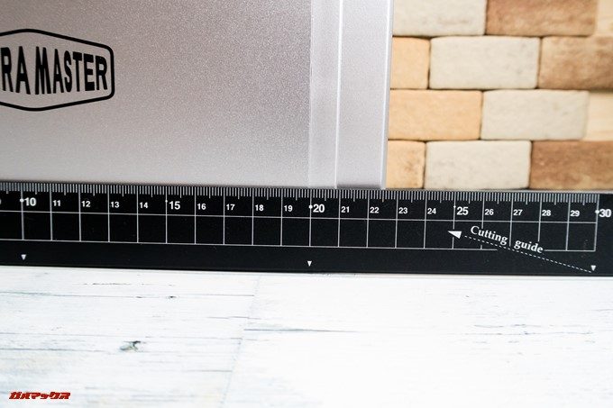 TerraMaster F2-220の奥行きは約220mmです。