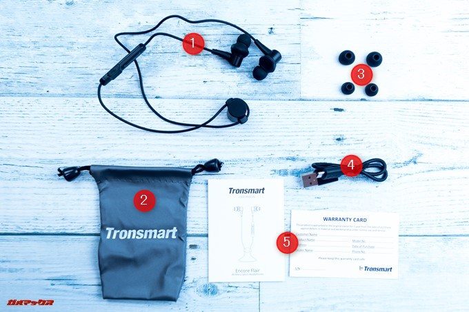 Tronsmart Flairは価格の割に付属品が充実しています。