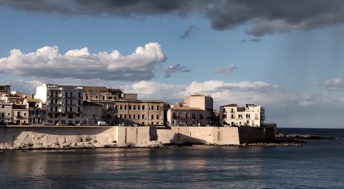 マニュアルで撮影した霞んだ様な色合いの写真