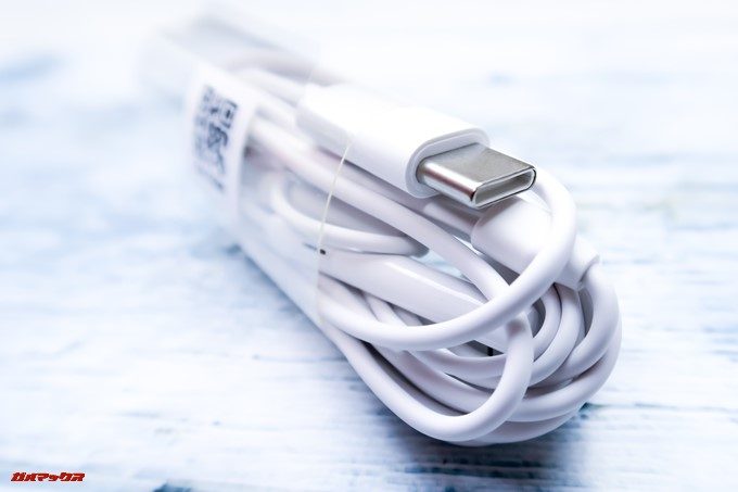 HUAWEI P20 Pro/P20に付属のイヤホンは直接USB Type-Cに差し込める形状のイヤホンが付属しています。