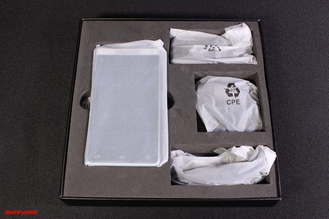 VKworld T2 Plusの外箱蓋を開けると美しく梱包されている