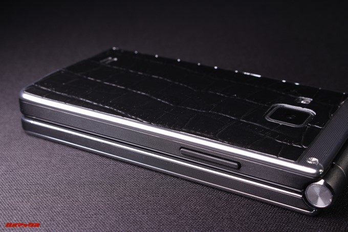 VKworld T2 Plusは側面にボリュームキーが付属しています。