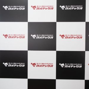 PDA工房は保護フィルム以外も製作OK！生放送用の特注背景シールを作ってみた！