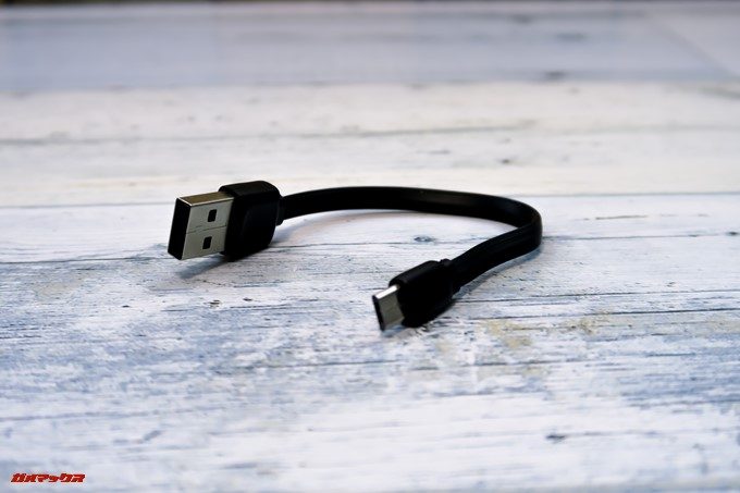 KEROLLAにはMicroUSBケーブルが付属しています。