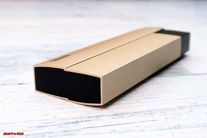 KEROLLAは凹凸のある立体的なデザイン