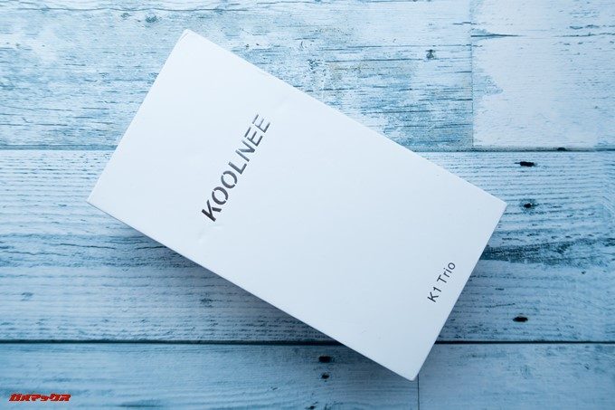 KOOLNEE K1 Trioの外箱はホワイトベースの弁当箱タイプ