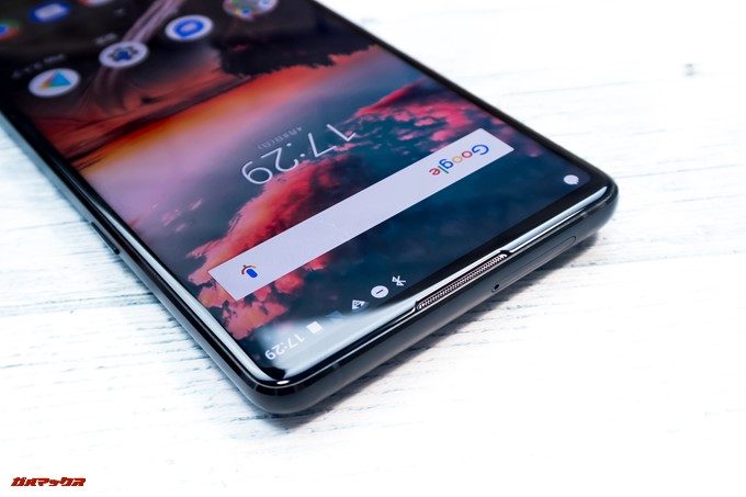 KOOLNEE K1 Trioの本体上部にはSIMスロットが備わっています。