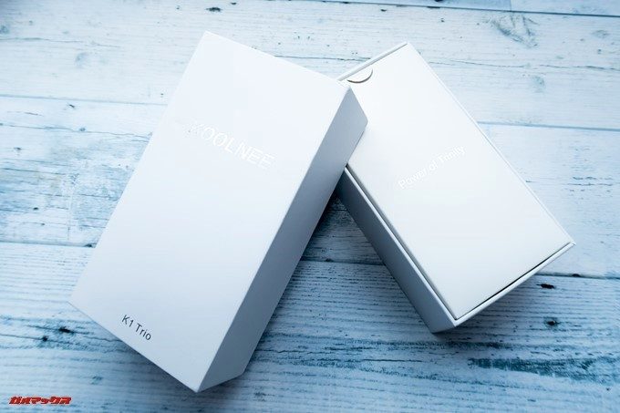 KOOLNEE K1 Trioの蓋を上げるとアクセサリーボックスが一番上に入っています。