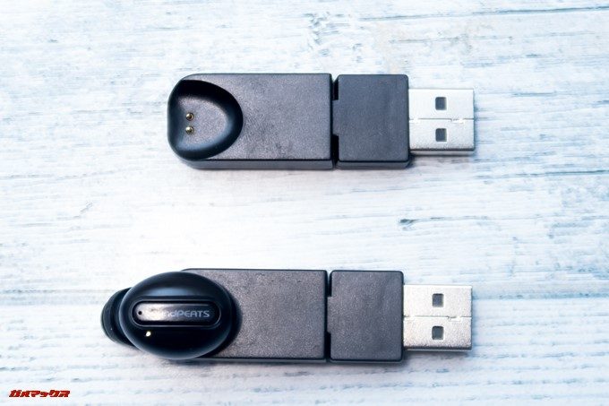 SoundPEATS D6のチャージャーは2個付属しています。