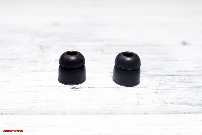SoundPEATS D6のイヤーピースは2個付属しています。どちらも同じ形です。