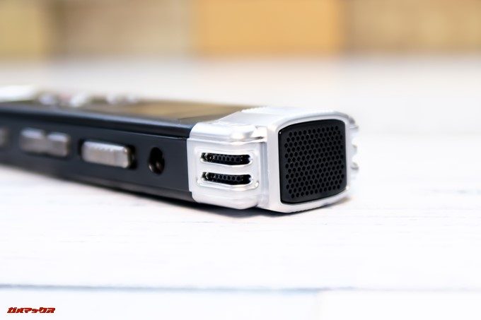 SoundPEATS Nano6は本体上部に360°で集音できる高性能マイクを内蔵しています。