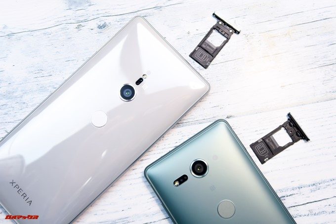 Xperia XZ2とXZ2 Compactの海外版はSIMが2枚挿入可能。但し、MicroSDを利用する場合はSIMは1枚しか挿入できない排他的利用タイプです。