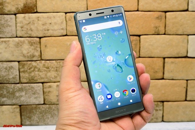 Xperia XZ2 Compactを持った感じは従来のXperia XZ1 Compactと大きく変わらず。