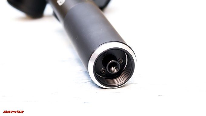 Feiyu Tech G5の持ち手部分は三脚などに固定できるネジ穴が付属しています。