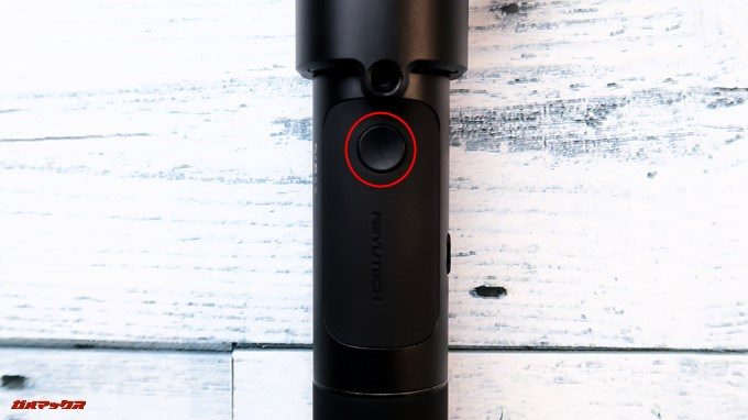 Feiyu Tech G5は持ち手の裏側にトリガーボタンを備えています。