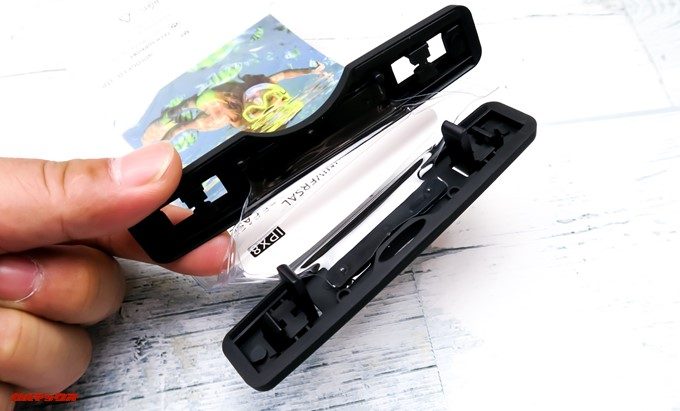 MPOW WATERPROOF BAGは入り口が大きく開くので扱いやすいです。