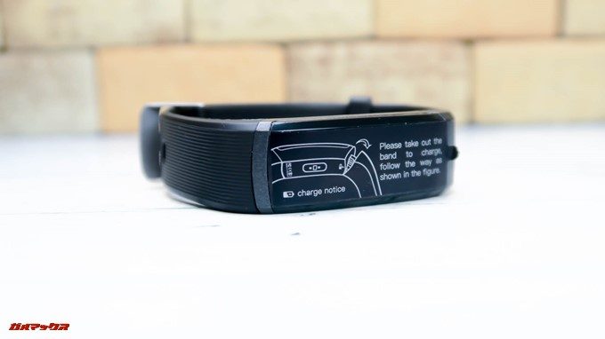 Makibes HR3本体にはディスプレイにシールが貼られていました。